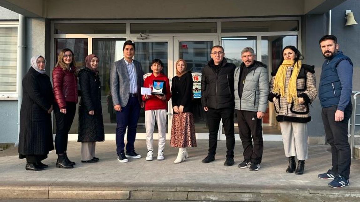 ÖĞRENCİMİZ EMİRHAN KÜÇÜK GENÇ MUHAFIZLAR HAFIZLIK YARIŞMASI'NDA İL 2.'Sİ OLDU